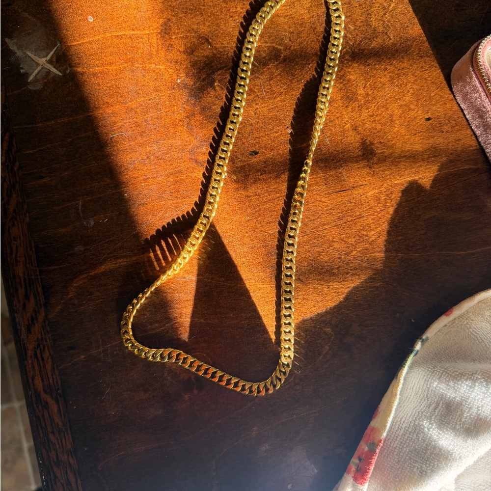 Gold Curb Chain Necklace - Classic Women's Jewelry